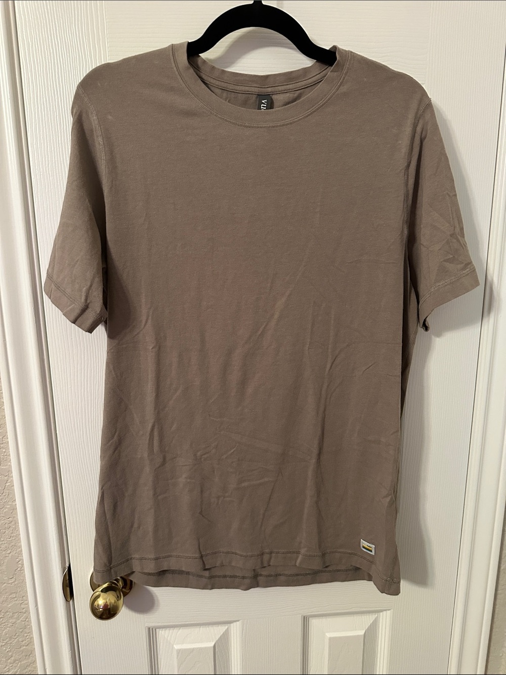 Vuori Short Sleeve Crew Tee in Taupe